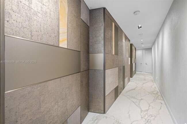 Building Photo - 18555 Collins Ave