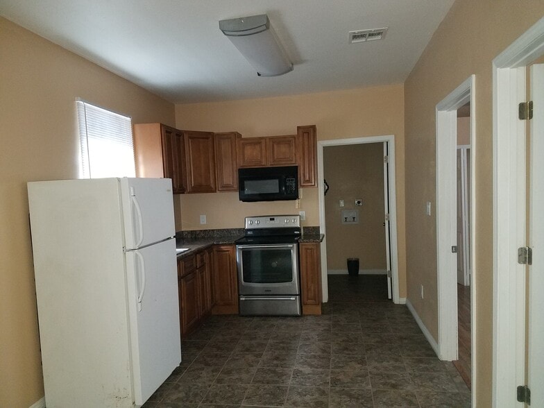 Building Photo - 3123 Urquhart St