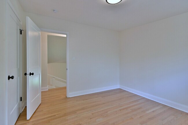 Building Photo - 6750 N Kostner Ave