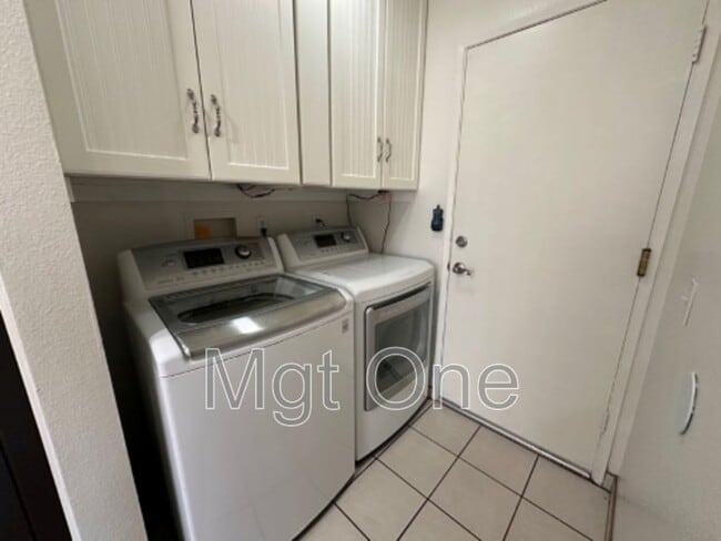 Building Photo - 23672 Suncrest Ave