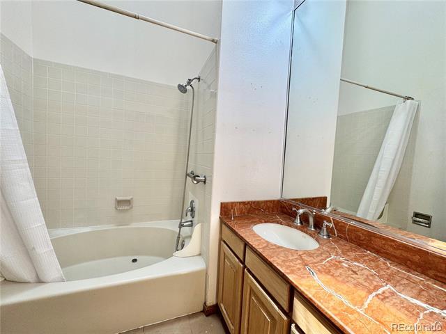 Building Photo - 7592 S Cove Cir