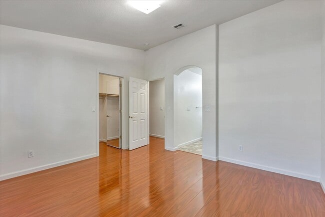 Building Photo - Beautiful Communication Hill Townhome