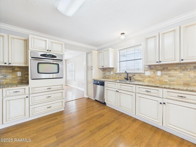 Building Photo - 128 Pigeon Loop