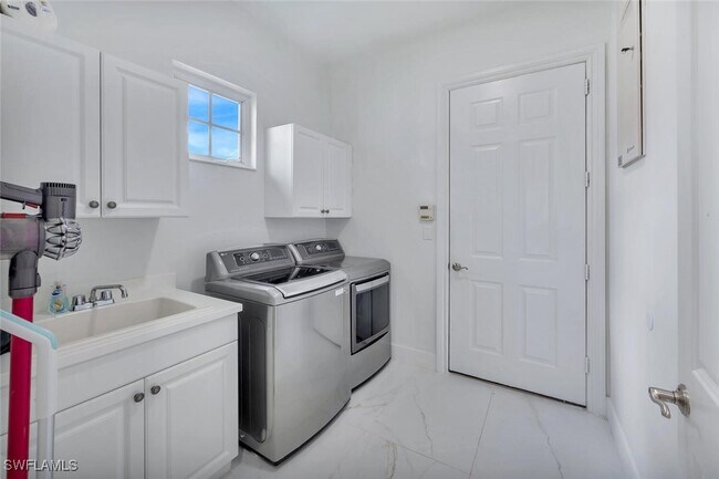 Building Photo - 8957 Shenendoah Cir