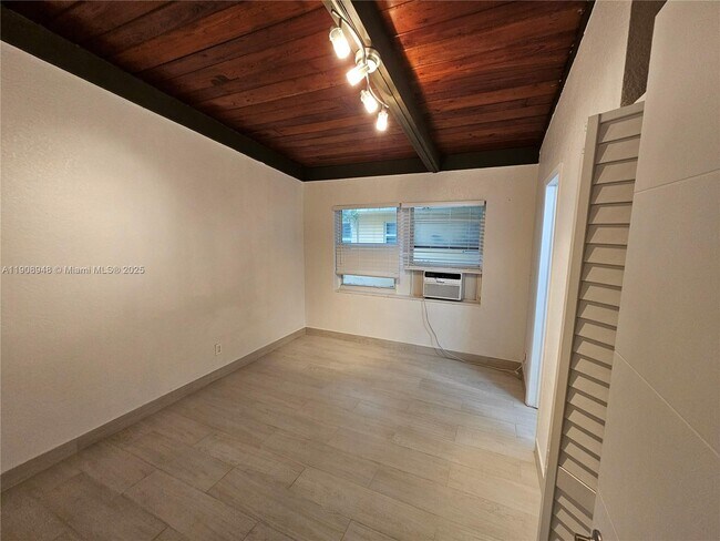 Building Photo - 227 SE 1st St