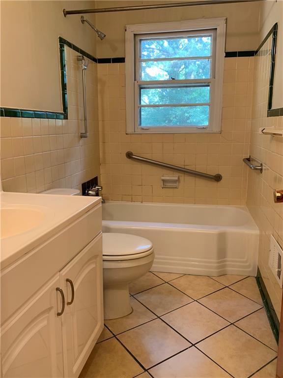 Building Photo - 2676 Woodridge Dr