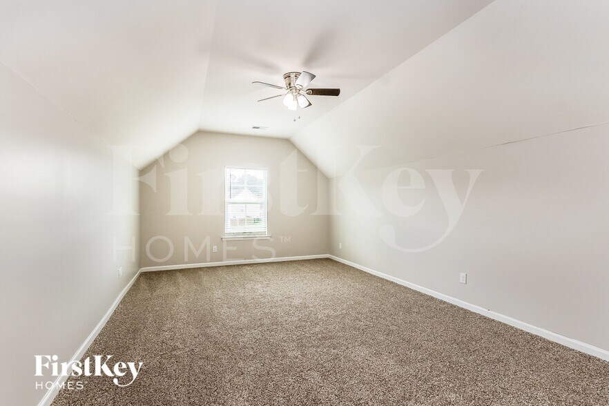 Building Photo - 447 Stonefield Cir
