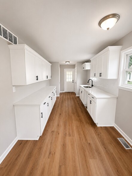 Building Photo - 4724 Homewood Dr