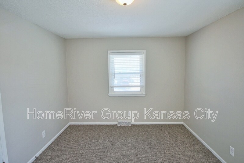 Building Photo - 13808 Bennington Ave