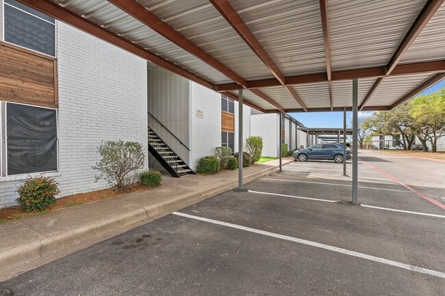 Building Photo - 1301 W Hwy 287 Byp
