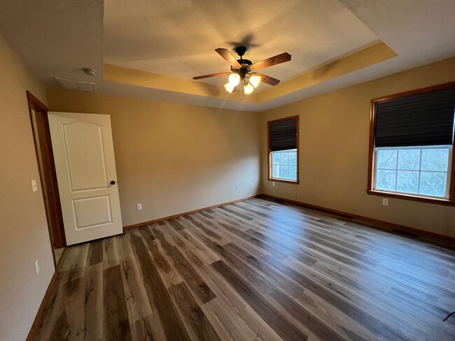 Building Photo - Open Floor plan with plenty of storage space!