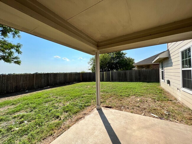 Building Photo - Temple West Gem!