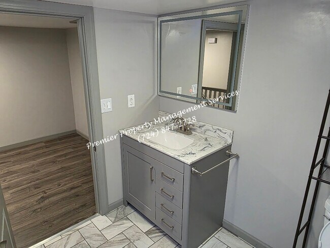 Building Photo - 1119 Riverside Dr