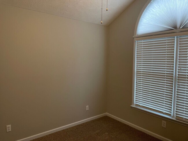 Building Photo - 4 Bedroom Ranch near Fort Bragg