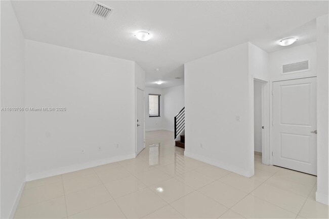 Building Photo - 535 SW 91st Pl
