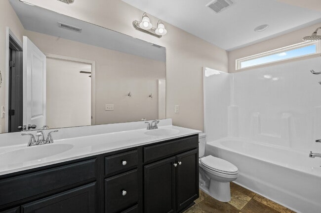 Building Photo - Charming 2-Bedroom, 2.5 Baths Townhouse in...