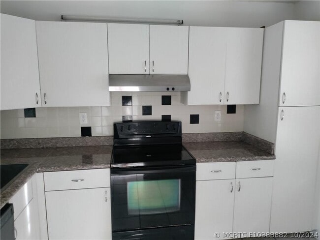 Building Photo - 3050 NW 42nd Ave