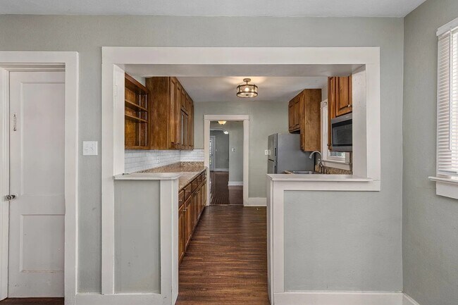 Building Photo - 202 Seymore Ave
