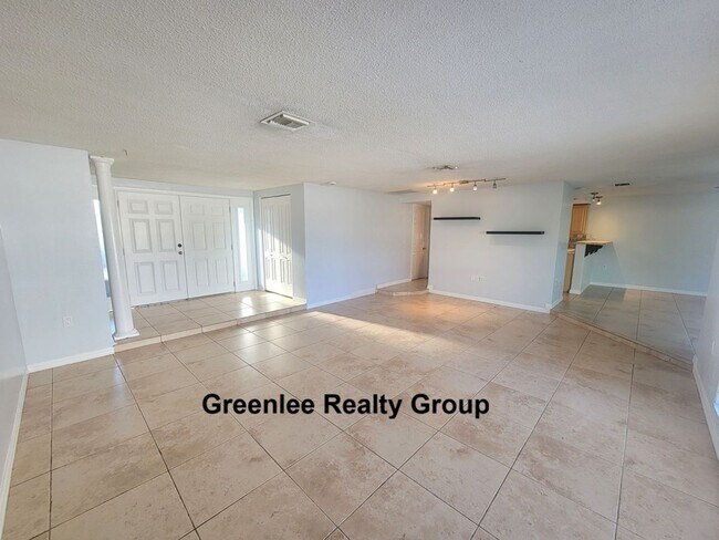 Building Photo - 7741 Treasure Pointe Dr
