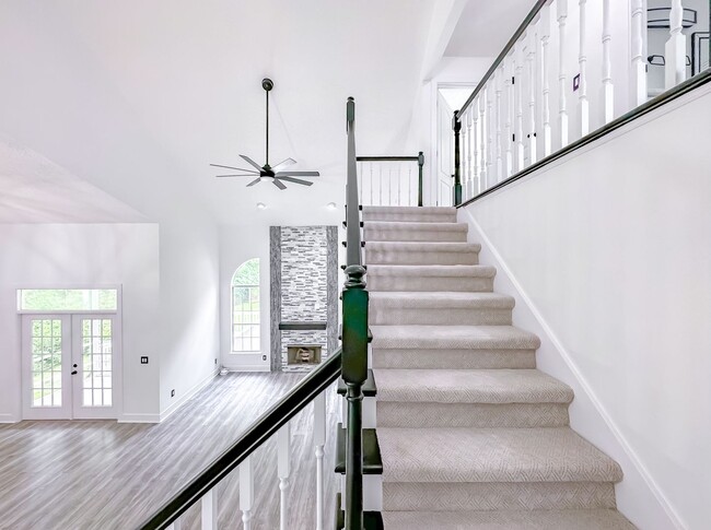 Building Photo - 4 BEDROOM 2.5 BATHROOM HOME IN OX-BOTTOM M...