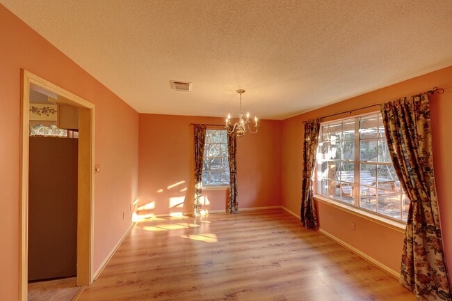 Building Photo - 115 Chaparral Pl W
