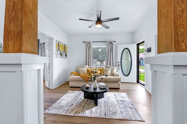 Building Photo - 1213 Spicewood