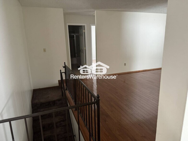 Building Photo - 2009 Grinnell Terrace