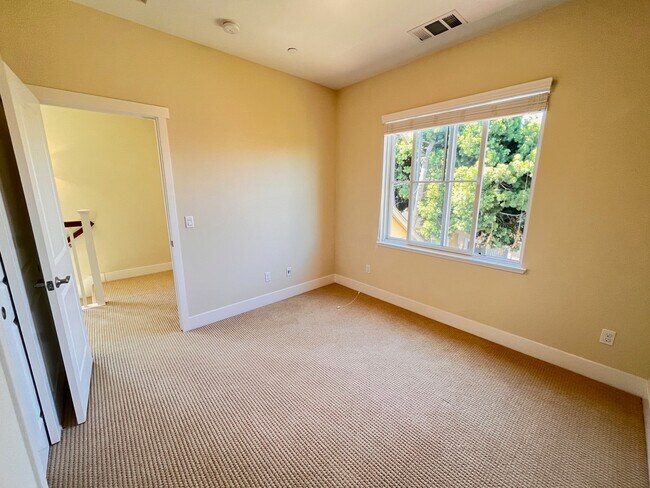 Building Photo - 212 Shumway Ln