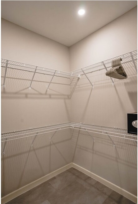 Building Photo - 600 E Dallas Ave