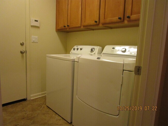 Building Photo - 2065 Stone Wood Loop