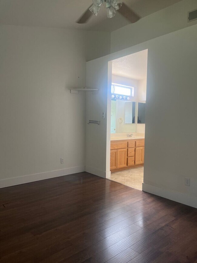 Building Photo - This rental won't last long. Don't miss ou...