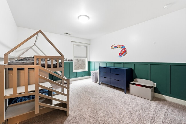 Building Photo - 212 Man O War Ct