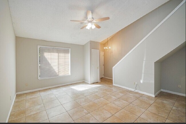 Building Photo - Fully renovated 3 BR/ 2 BA townhome off of Capital Park Circle