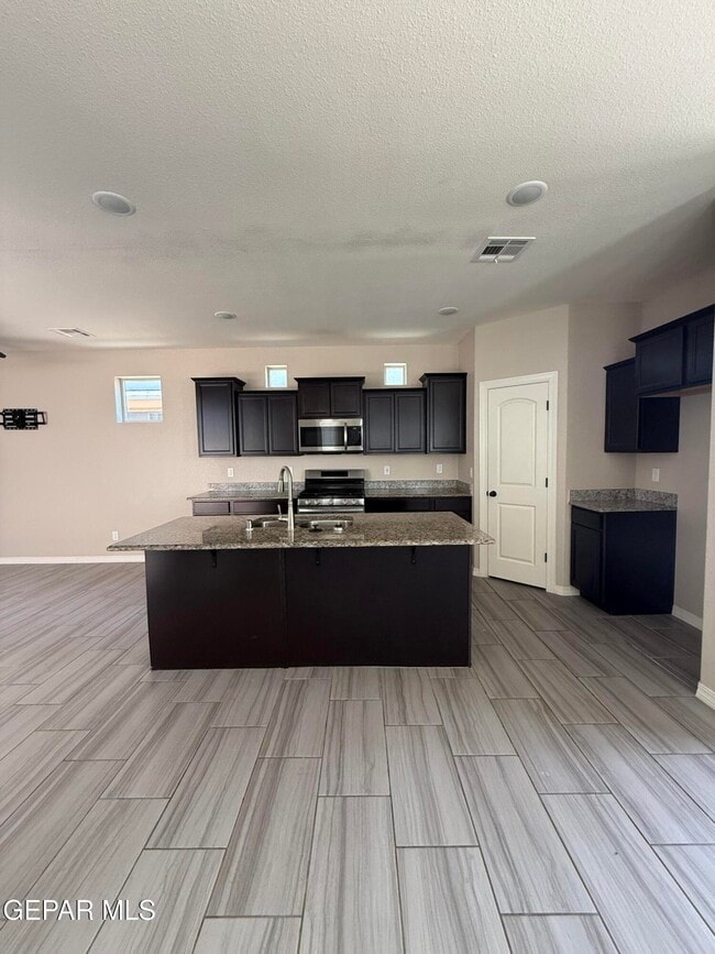 Building Photo - 14655 Pebble Hills Blvd
