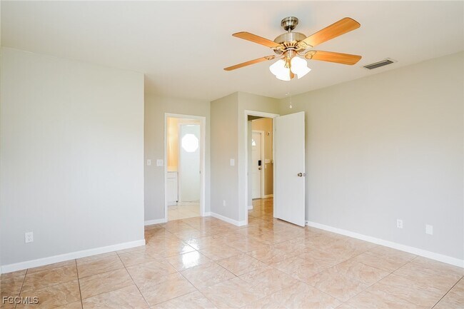 Building Photo - 2214 SW 2nd Ct