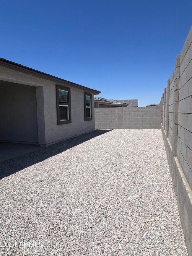 Building Photo - 15618 W Desert Hollow Dr