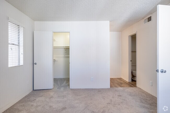 2BR, 2BA - 835SF - Country Gables
