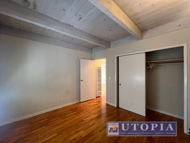 Building Photo - Adorable 1 bedroom, 1 bathroom triplex unit located in Seabright, CA