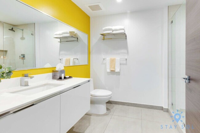 Building Photo - 777 N Ocean Dr