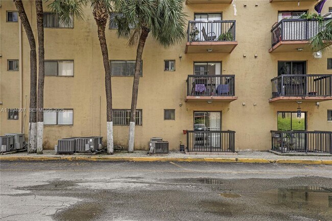 Building Photo - 5490 W 21st Ct