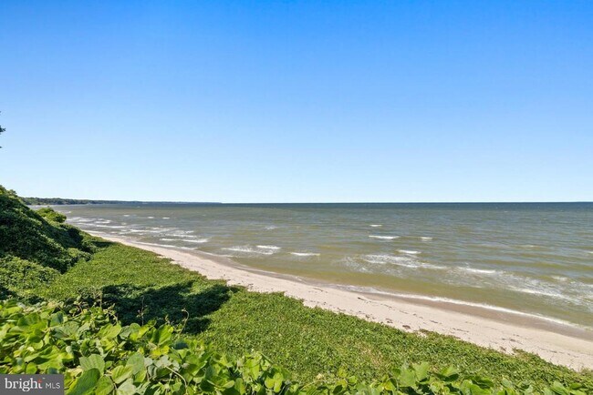 Building Photo - 5510 Beach Dr