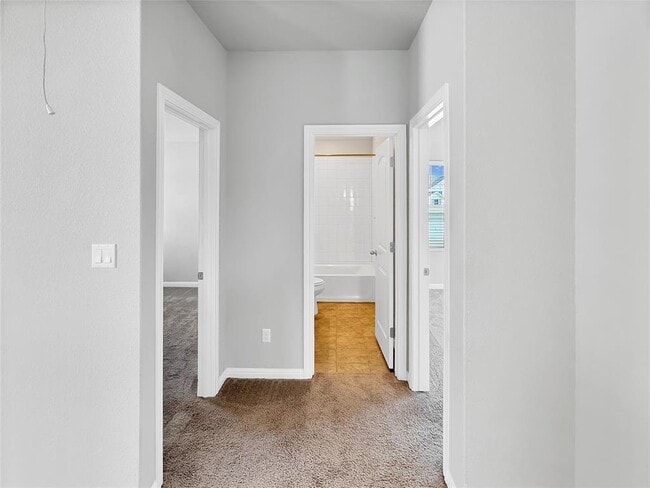 Building Photo - 2437 Roosevelt Rd