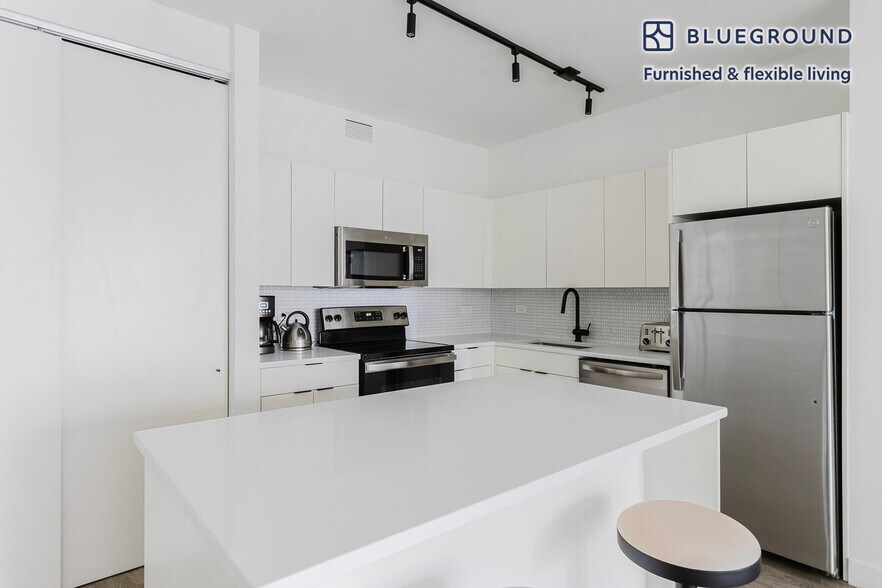 Building Photo - 21 E Chestnut St