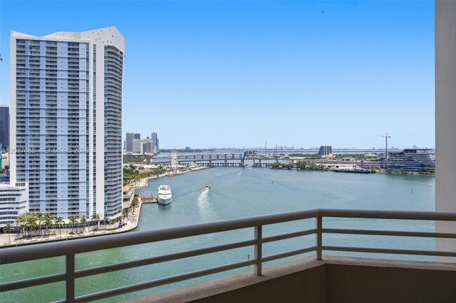 Building Photo - 888 Brickell Key Dr
