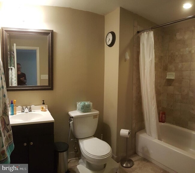 Building Photo - 781 Sugarland Run Dr