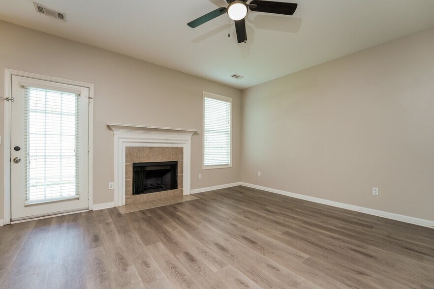 Building Photo - 2701 Sedgeview Ln NE