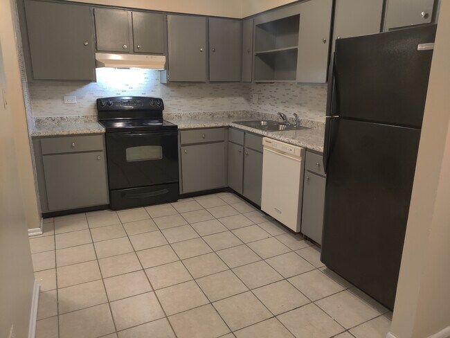 Building Photo - 121 W Elk Trail