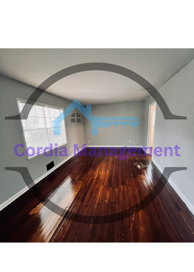 Building Photo - Lovely 3 bedroom 2 Bath with Garden Green Kitchen