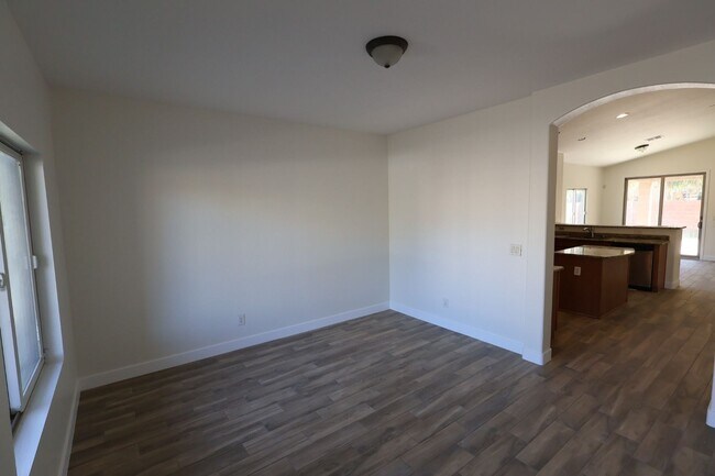 Building Photo - Remodeled 4 Bed 2 Bath Home.