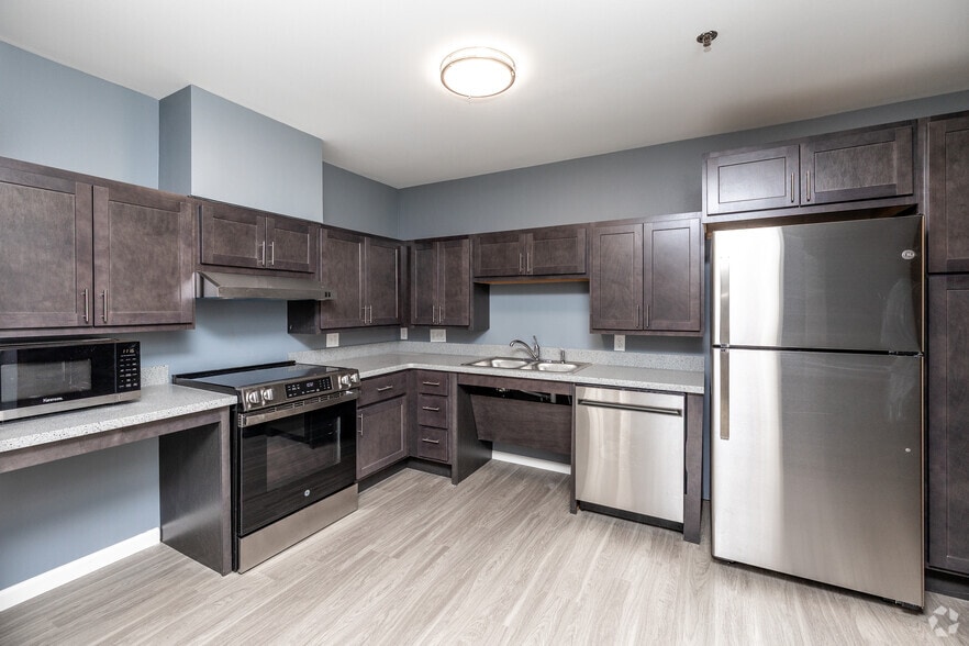 2BR, 1BA - 847SF - Kitchen - Alice Place West Burlington